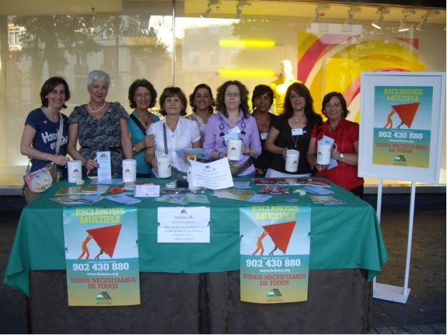 Grupo de Voluntarias en Plaza del Duque
